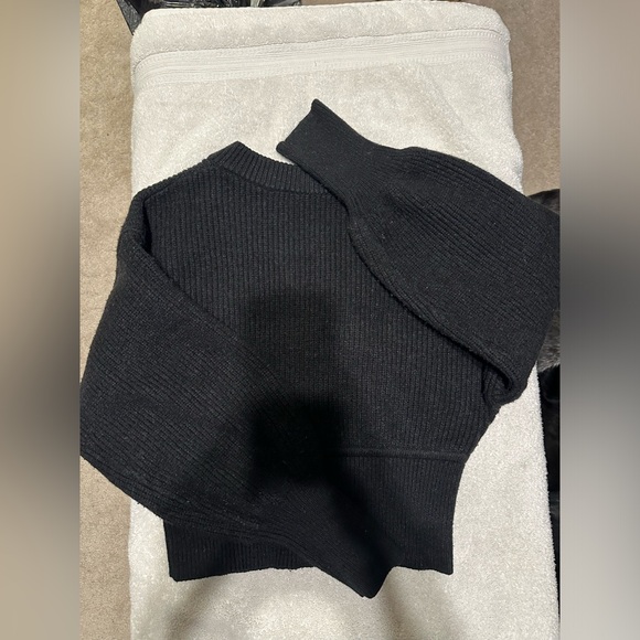 Express Sweater - Picture 3 of 4